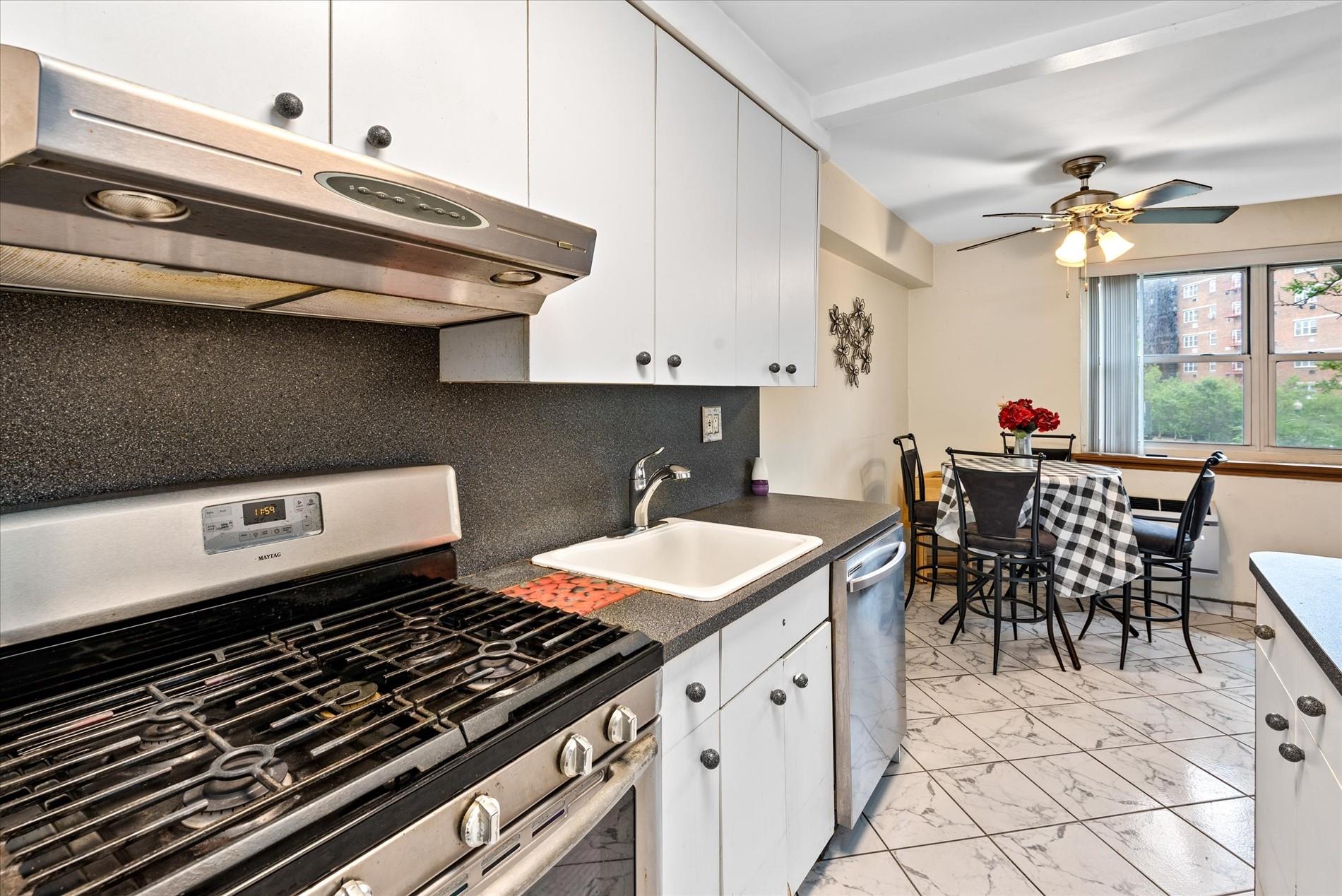 88th Street 1D, Howard Beach, Queens, NY - 2 Bedrooms  
2 Bathrooms  
5 Rooms - 