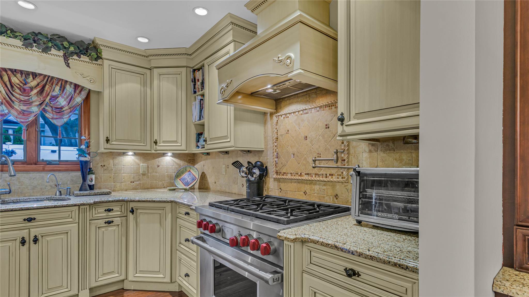 2744 Ellen Road, Bellmore, New York image 11