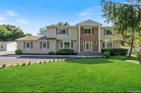 Homes For Sale - 2 Vanderbilt Parkway<br/> Dix Hills, NY 11746