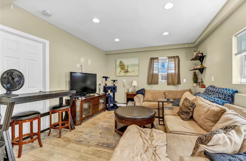 50 E Beach  Promenade