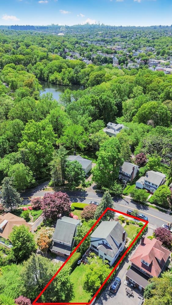 15 Pershing Avenue, New Rochelle, New York image 11