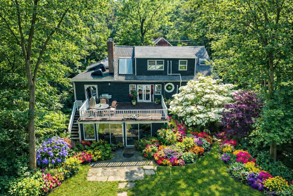 Photo of 90 E Broadway, Roslyn, NY 11576 (MLS # 982185)