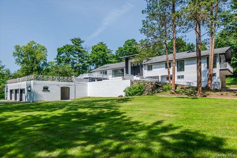 Homes For Sale - 452 E Shore Road<br/> Great Neck, NY 11024