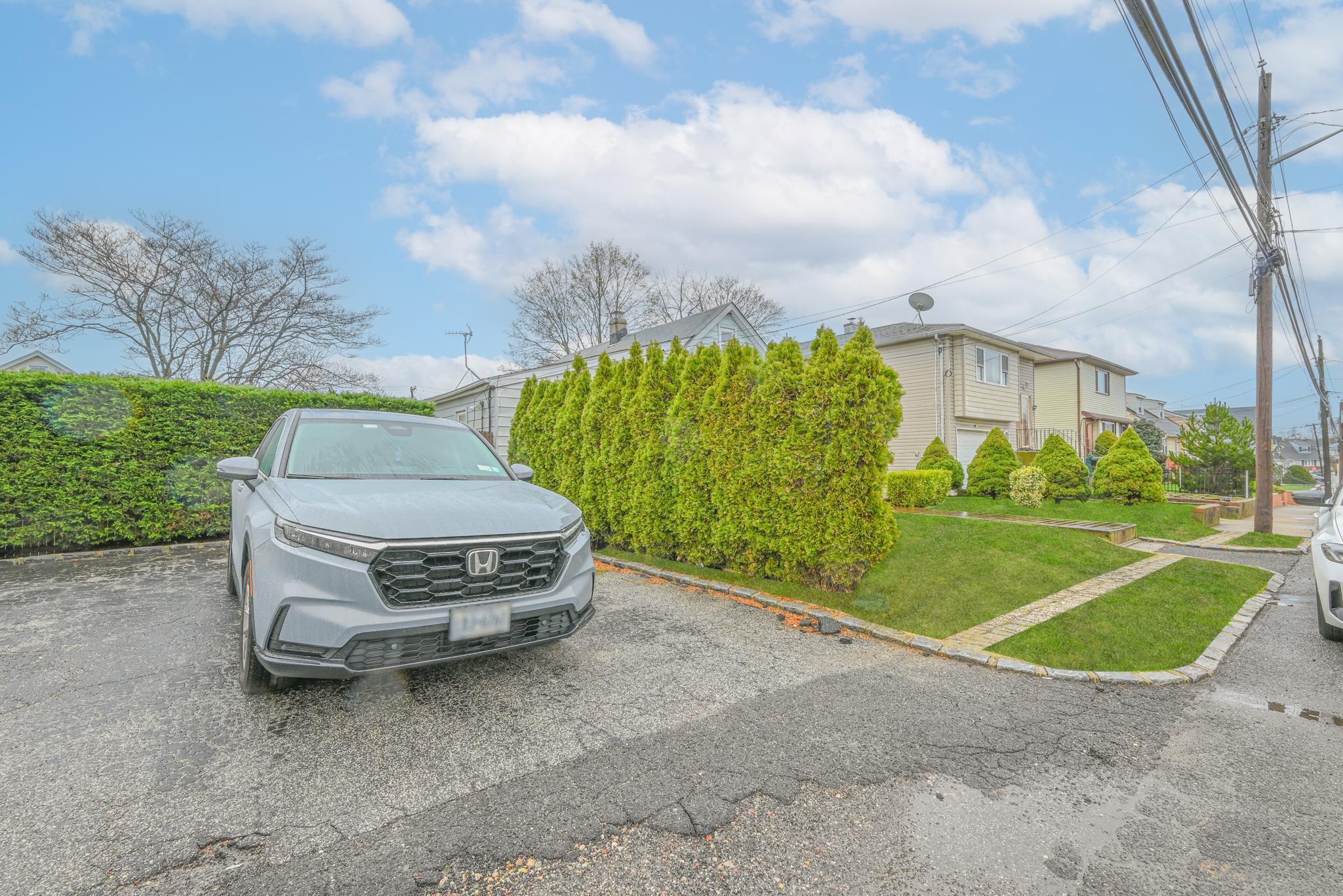 267 Roquette Avenue, Floral Park, New York image 4