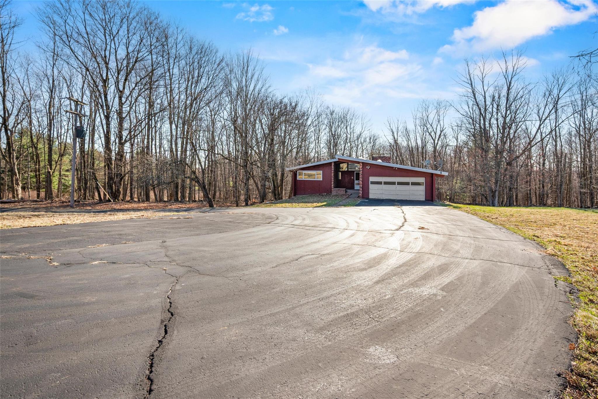 Rental Property at Leonard Road, Monticello, New York - Bedrooms: 5 
Bathrooms: 3 
Rooms: 11  - $2,900 MO.