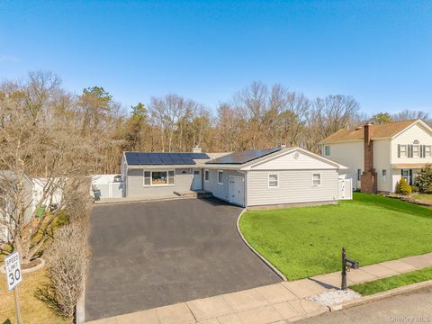 Homes For Sale - 242 Singingwood Drive<br/> Holbrook, NY 11741