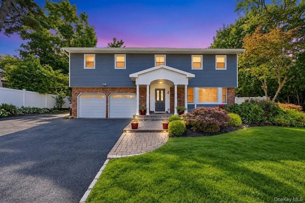 Photo of 4 Hunting Hill Road, Woodbury, NY 11797 (MLS # 1059145)