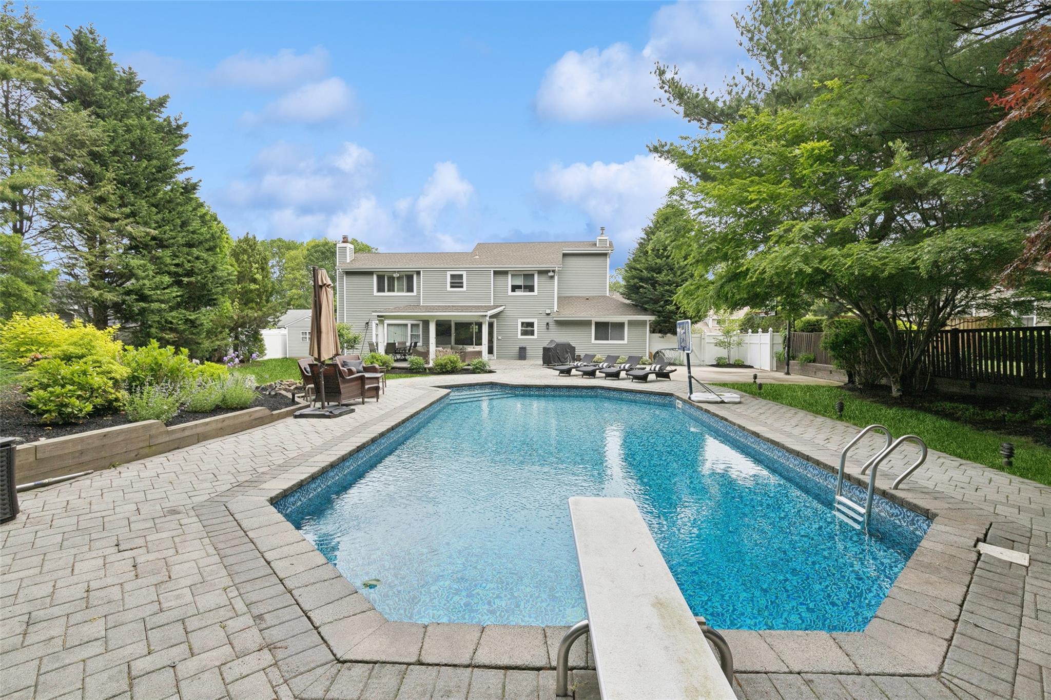 65 Timber Ridge Drive, Commack, New York image 26