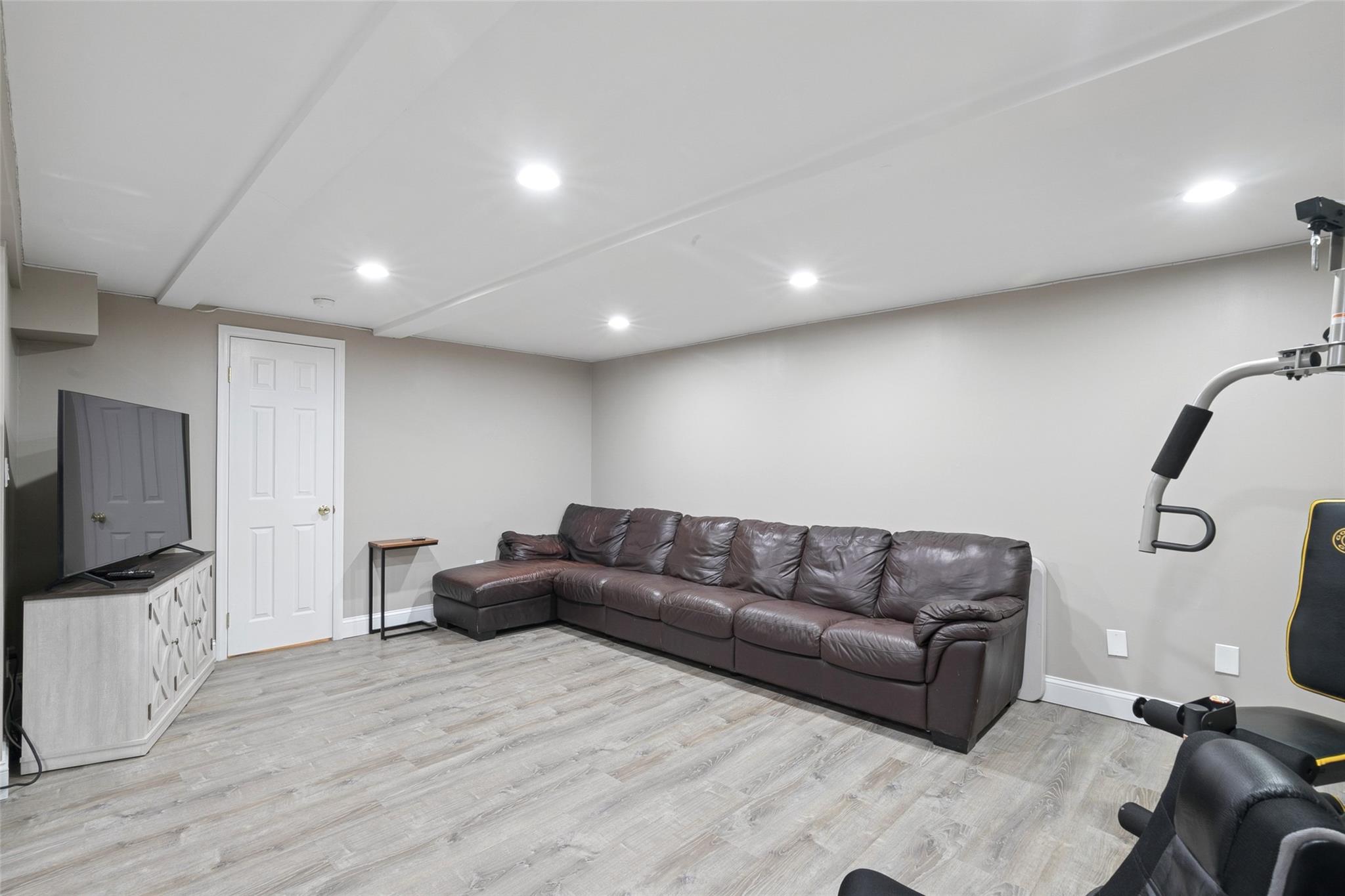 65 Timber Ridge Drive, Commack, New York image 22