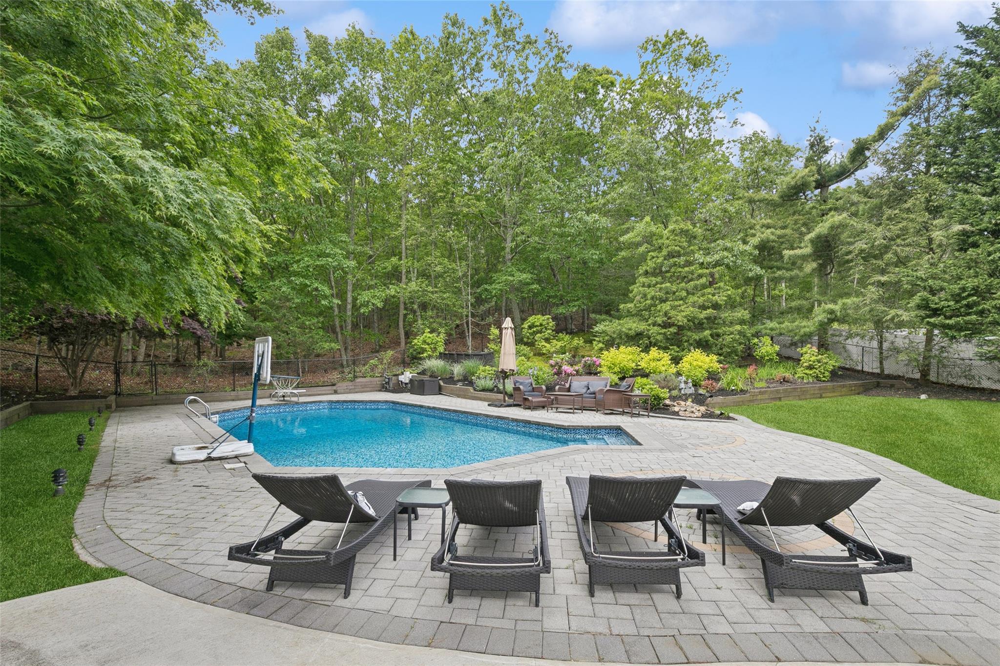 65 Timber Ridge Drive, Commack, New York image 25
