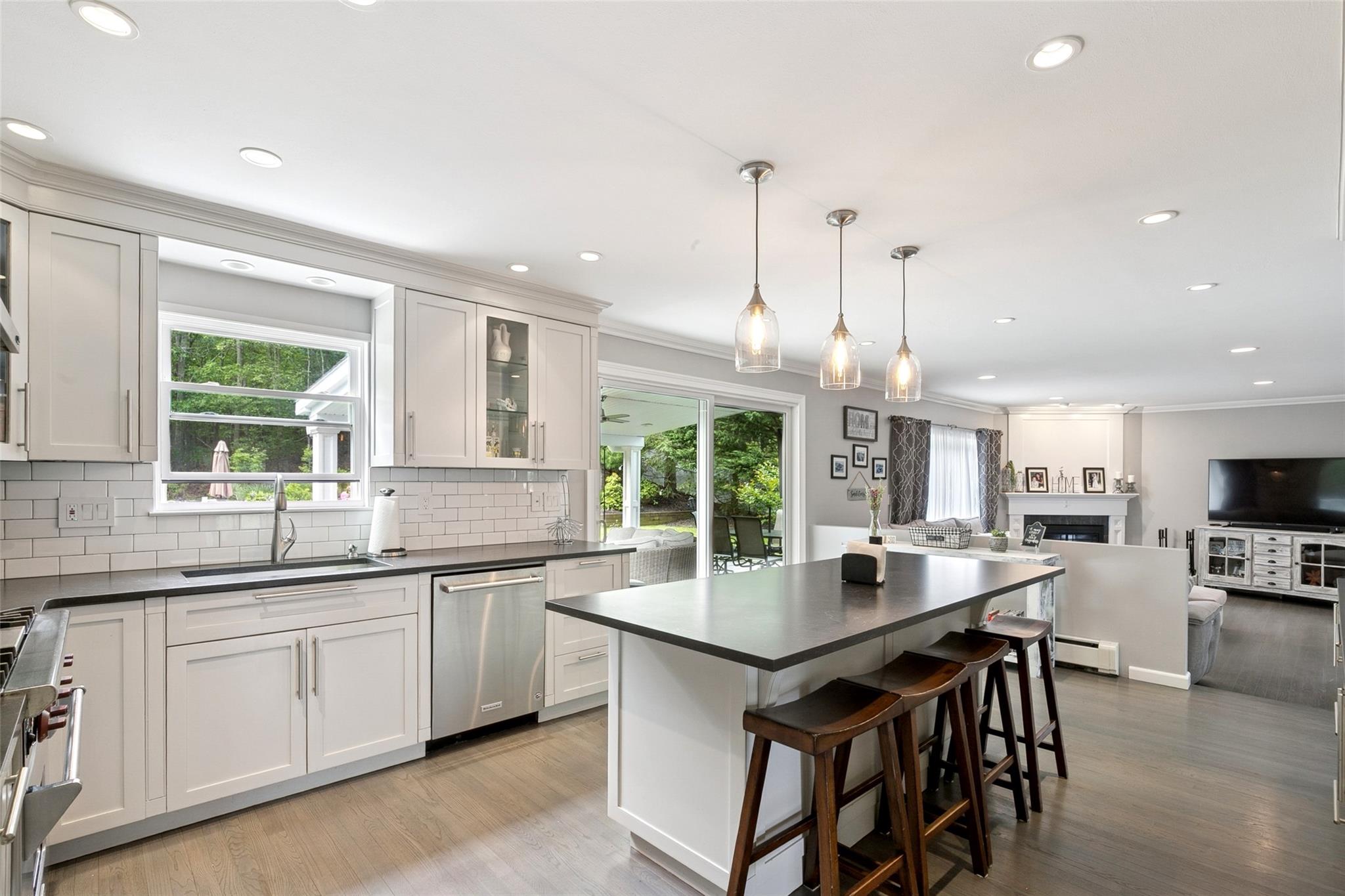 65 Timber Ridge Drive, Commack, New York image 10