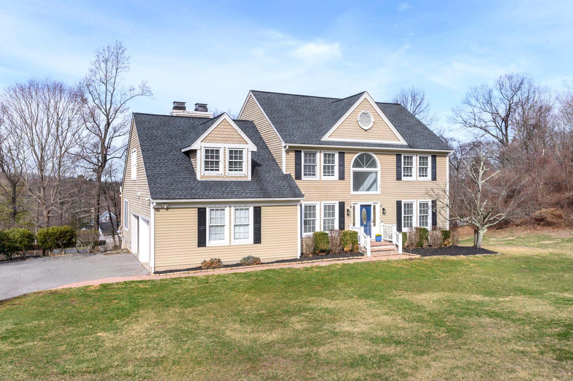 Coventry Lane, Brewster, New York - 4 Bedrooms  
3 Bathrooms  
9 Rooms - 
