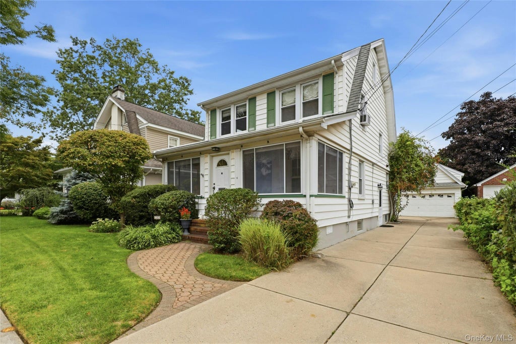 Photo of 185 Crocus Avenue, Floral Park, NY 11001 (MLS # 1046596)