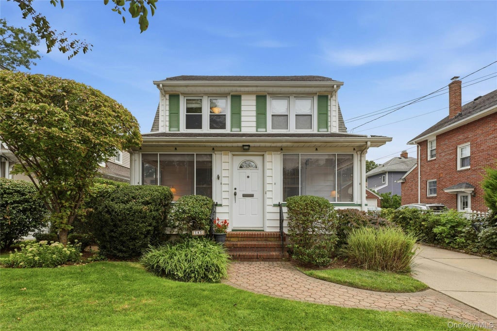 Photo of 185 Crocus Avenue, Floral Park, NY 11001 (MLS # 1046596)
