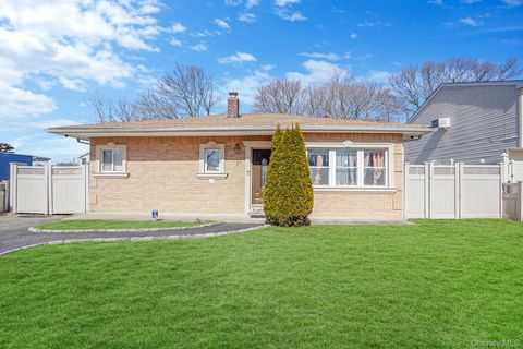 Homes For Sale - 22 Somerset Road<br/> Amityville, NY 11701