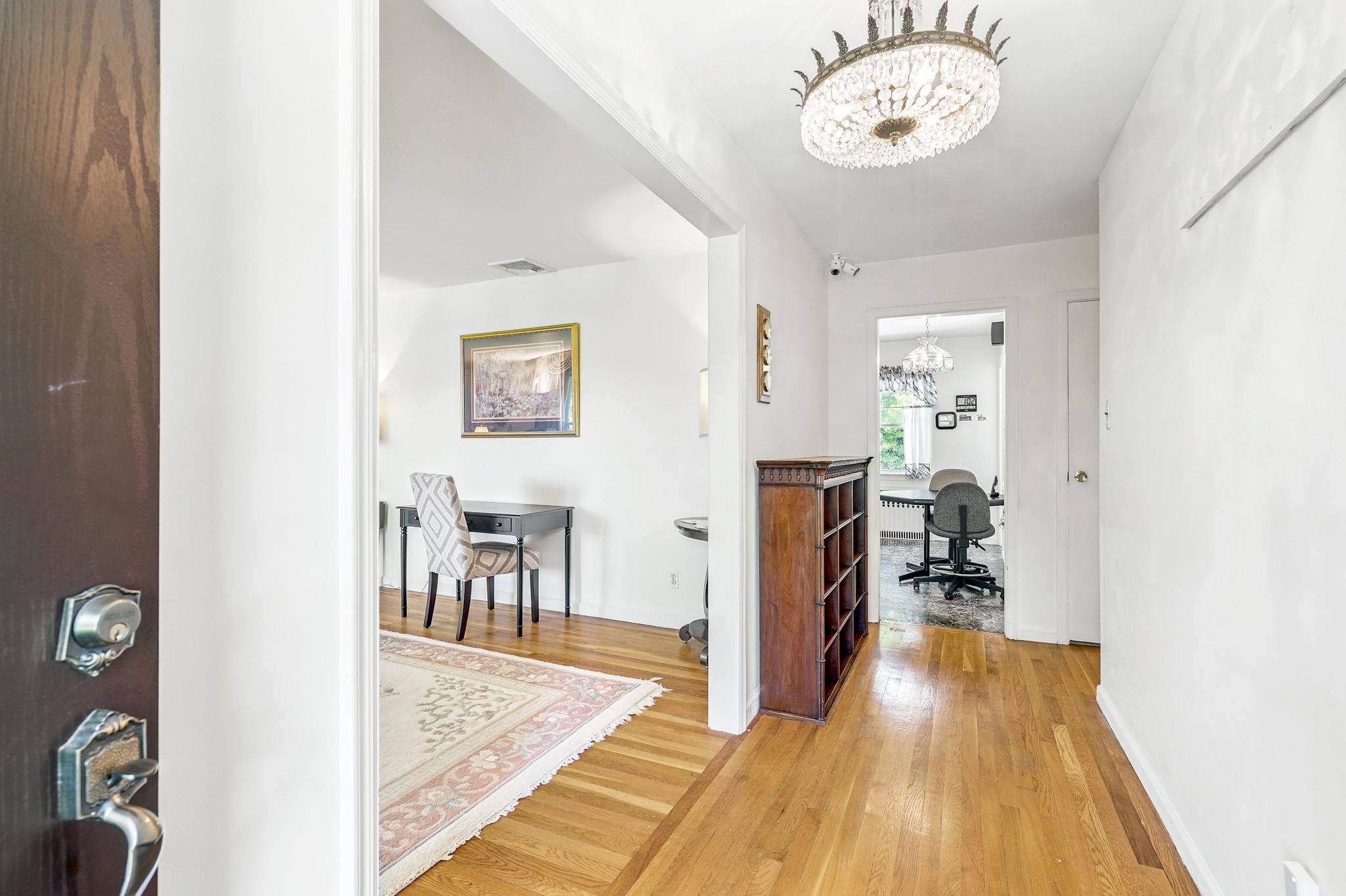 20 Manor Avenue, White Plains, New York image 9