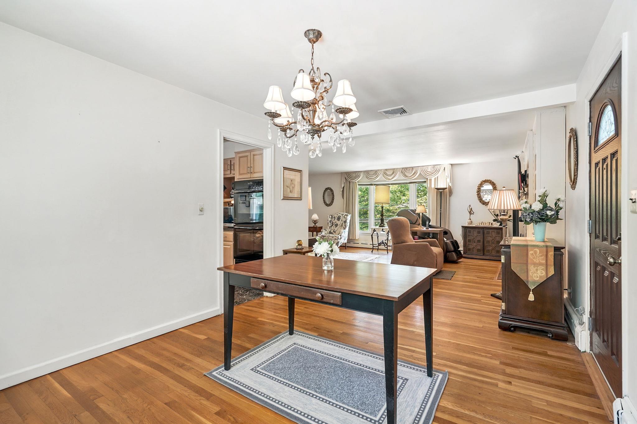 20 Manor Avenue, White Plains, New York image 13