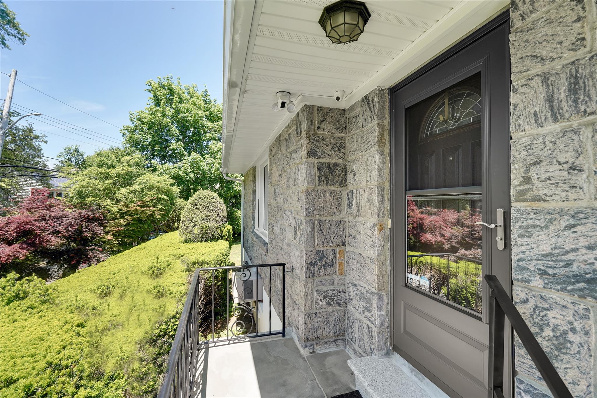 20 Manor Avenue, White Plains, New York image 6