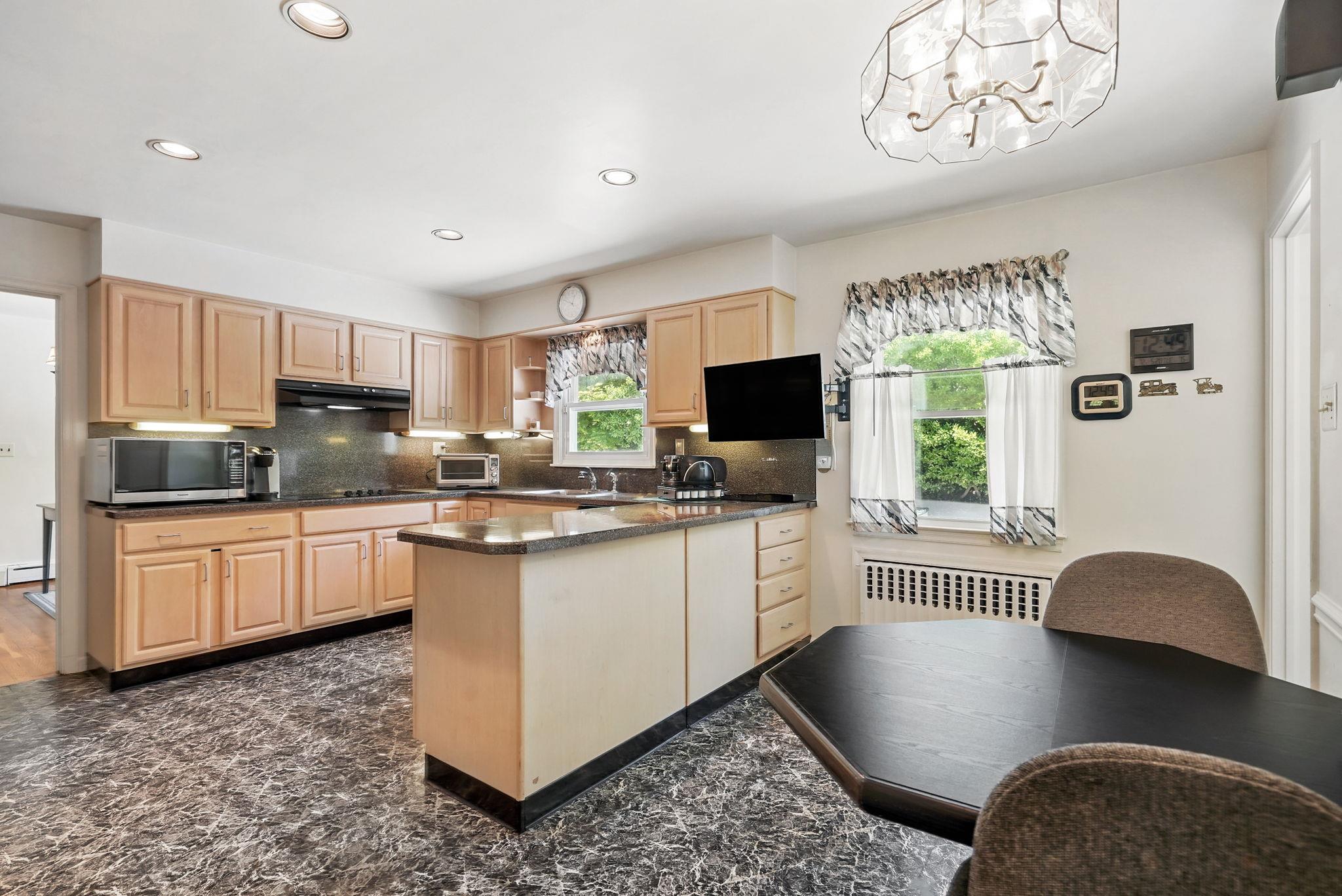 20 Manor Avenue, White Plains, New York image 17