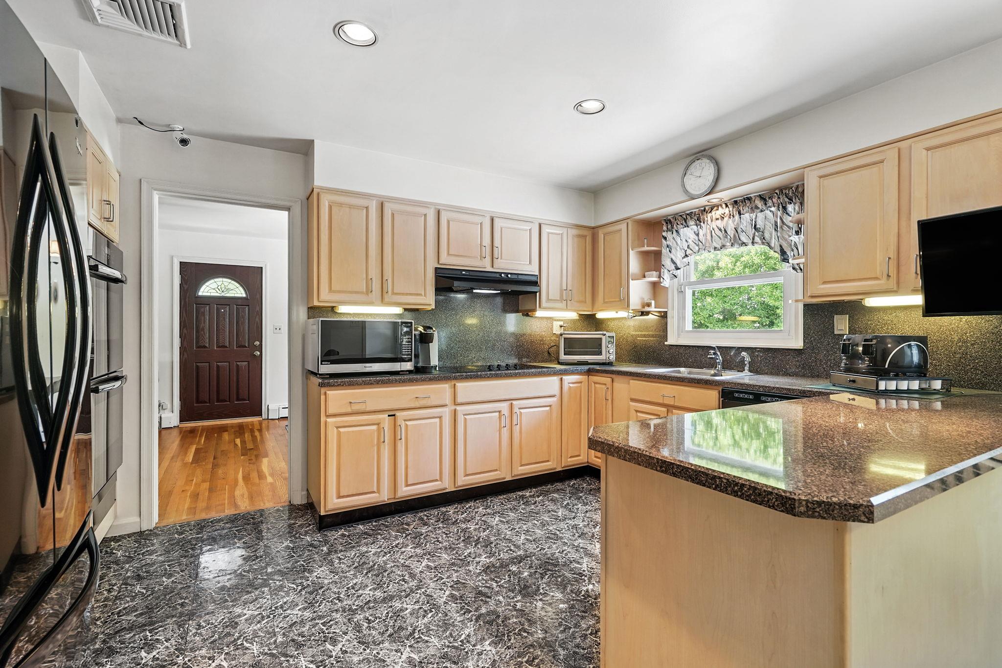 20 Manor Avenue, White Plains, New York image 16