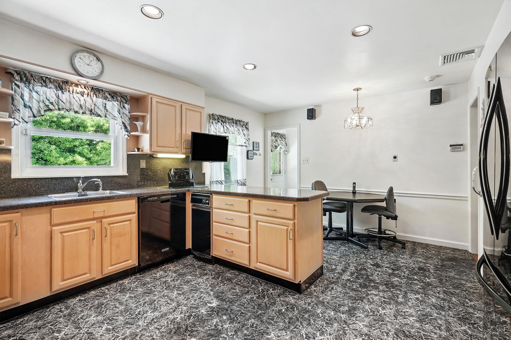 20 Manor Avenue, White Plains, New York image 15