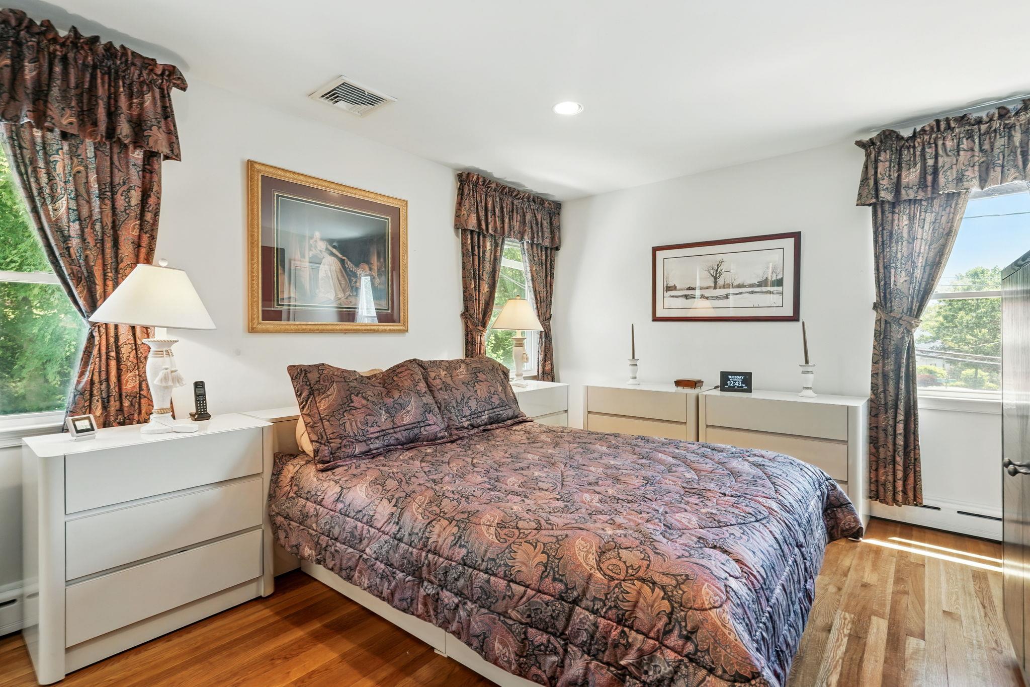 20 Manor Avenue, White Plains, New York image 23