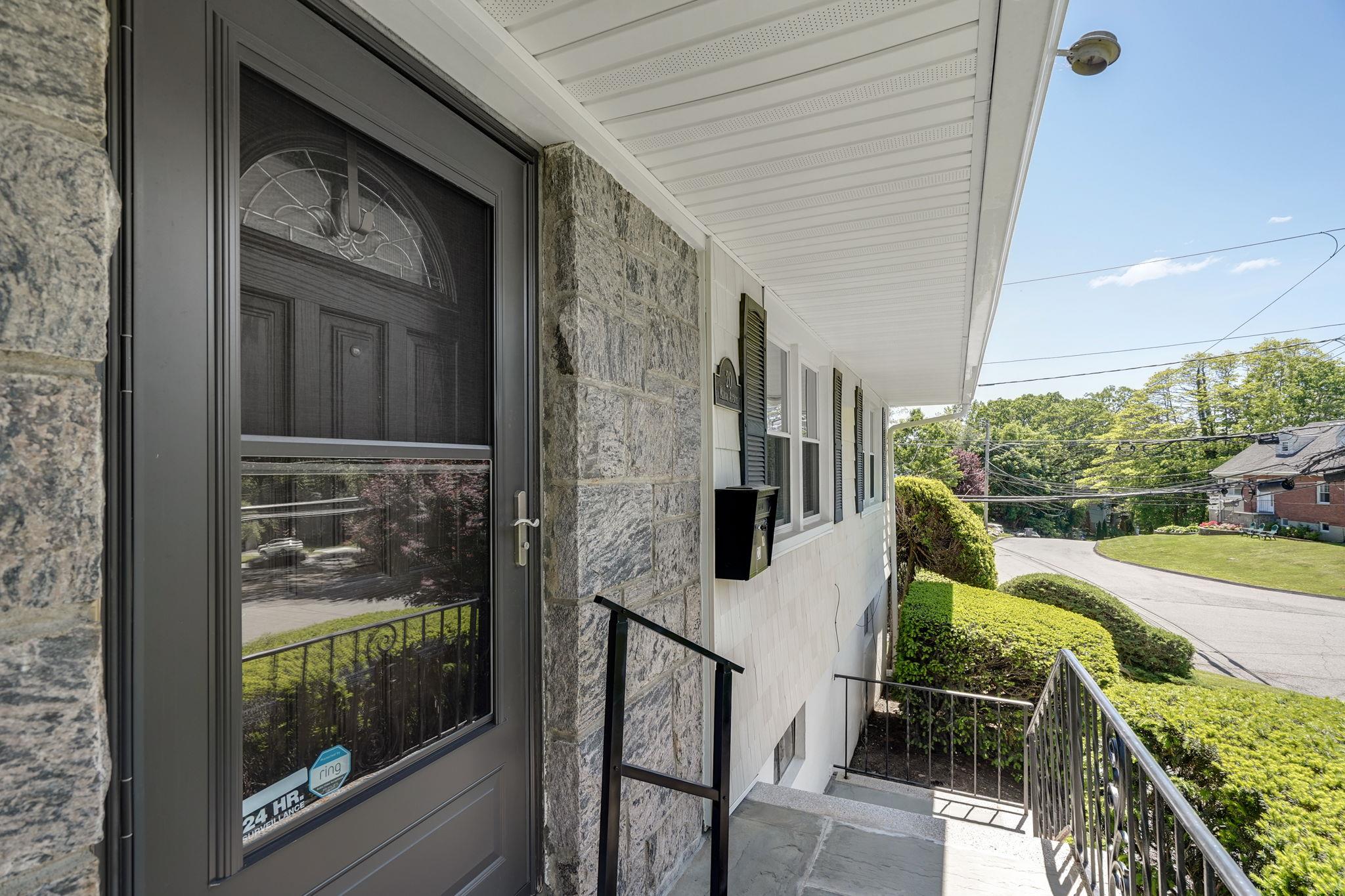 20 Manor Avenue, White Plains, New York image 5