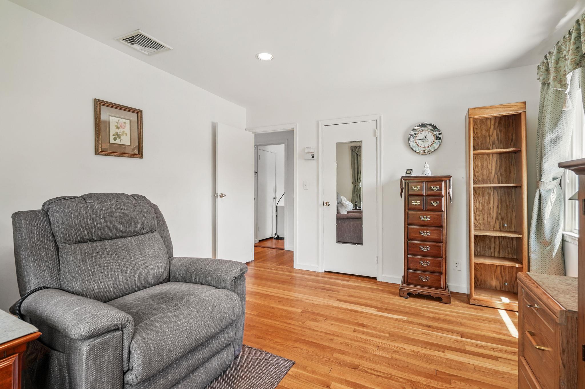 20 Manor Avenue, White Plains, New York image 19