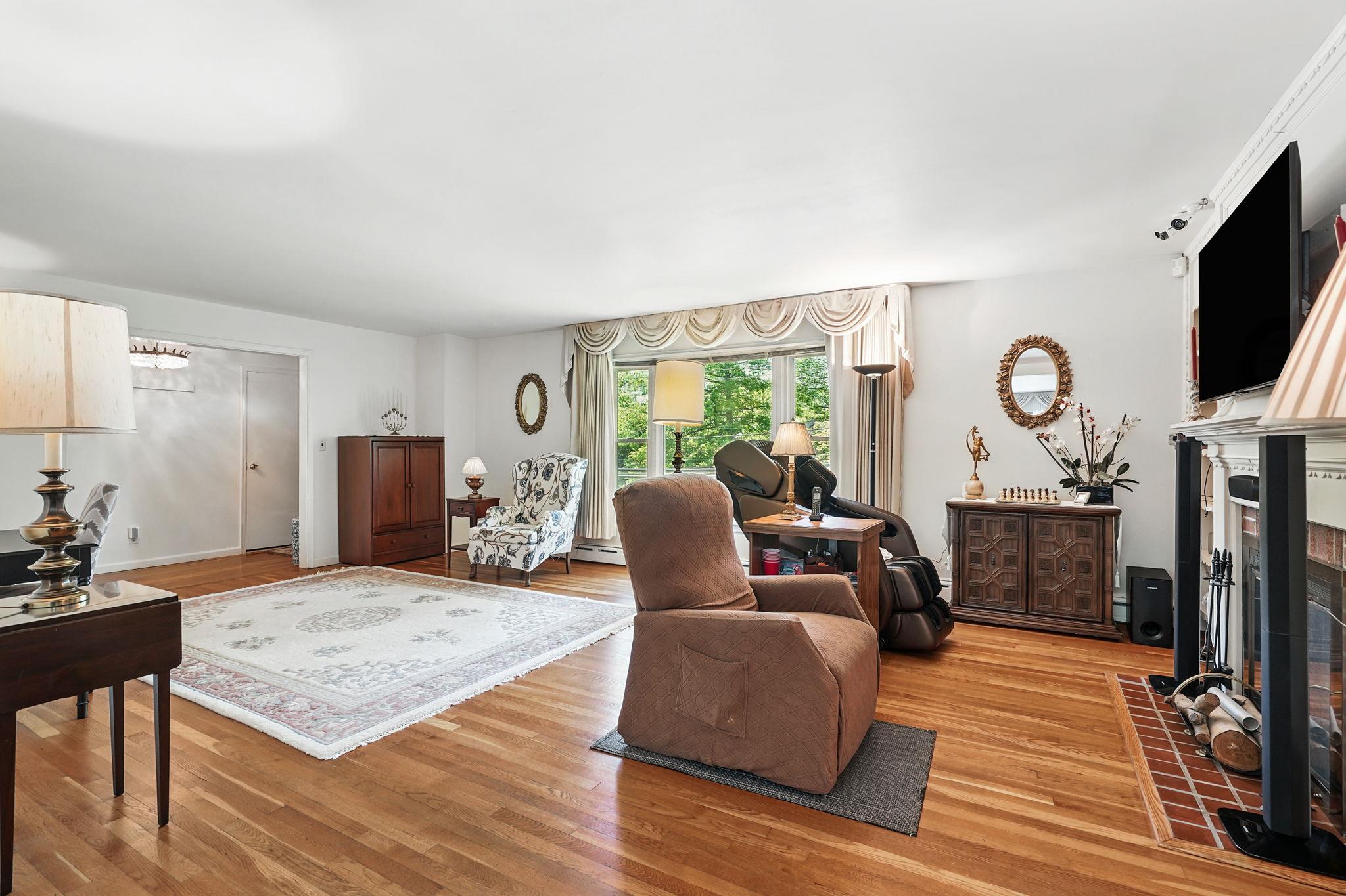 20 Manor Avenue, White Plains, New York image 12