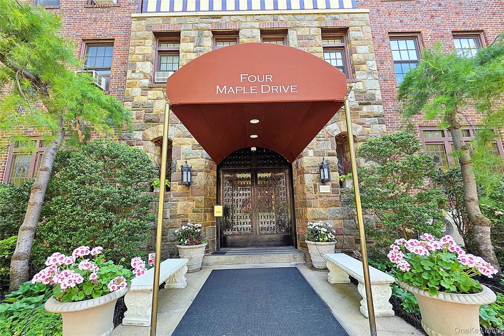 Photo of 4 Maple Drive #1D, Great Neck, NY 11021 (MLS # 1002571)