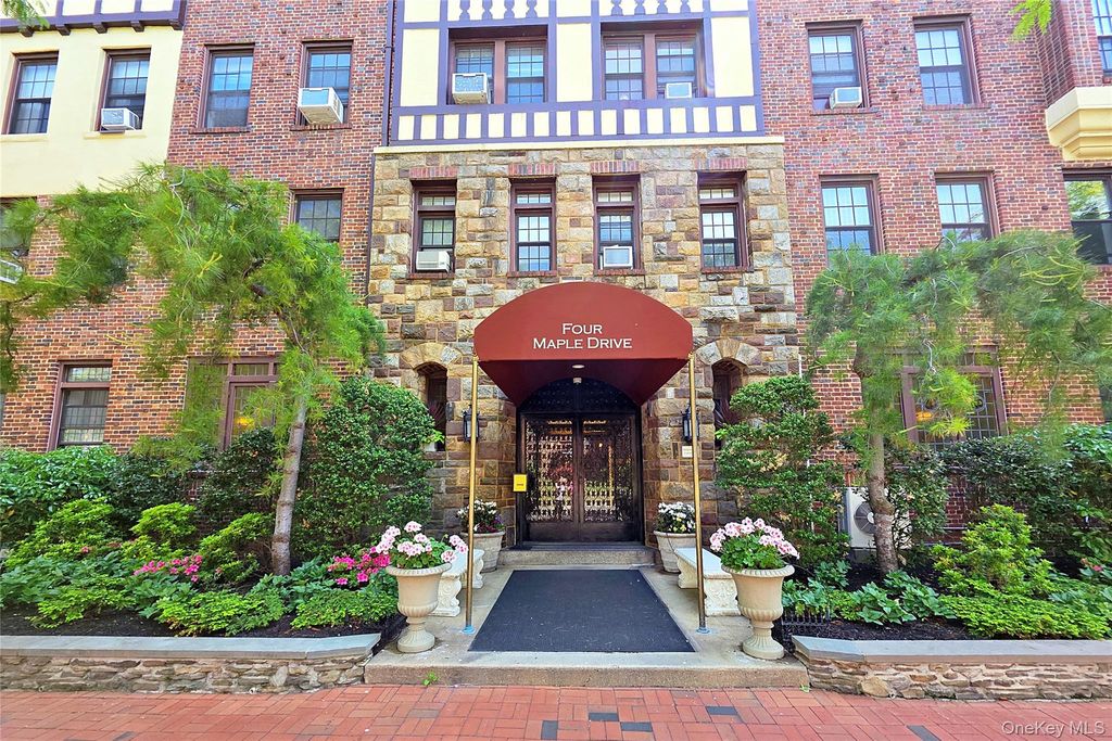 Photo of 4 Maple Drive #1D, Great Neck, NY 11021 (MLS # 1002571)