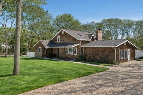 4 Stuart Court Hampton Bays NY 11946