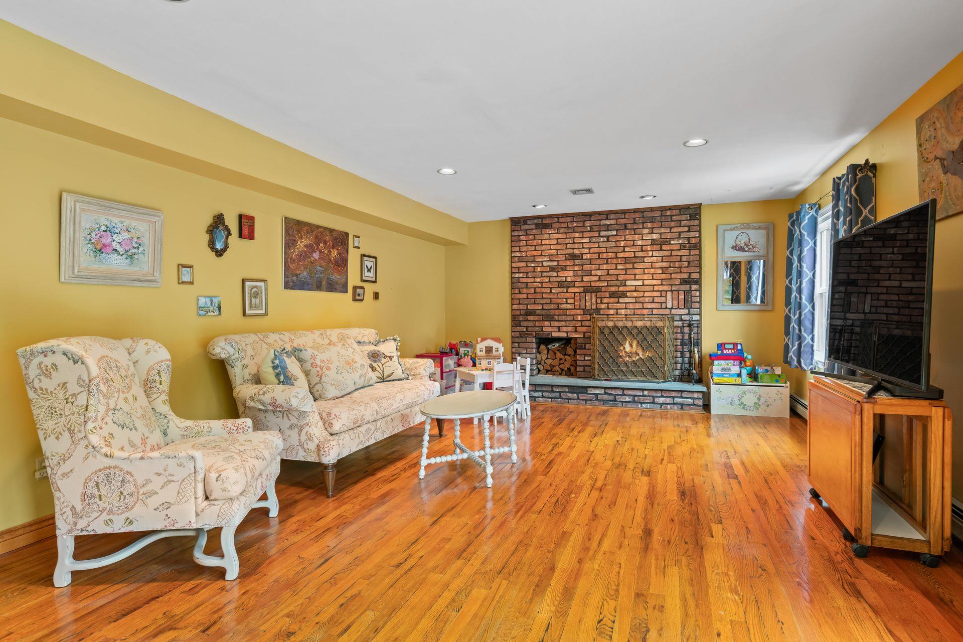 14 Battle Row, Old Bethpage, New York image 18
