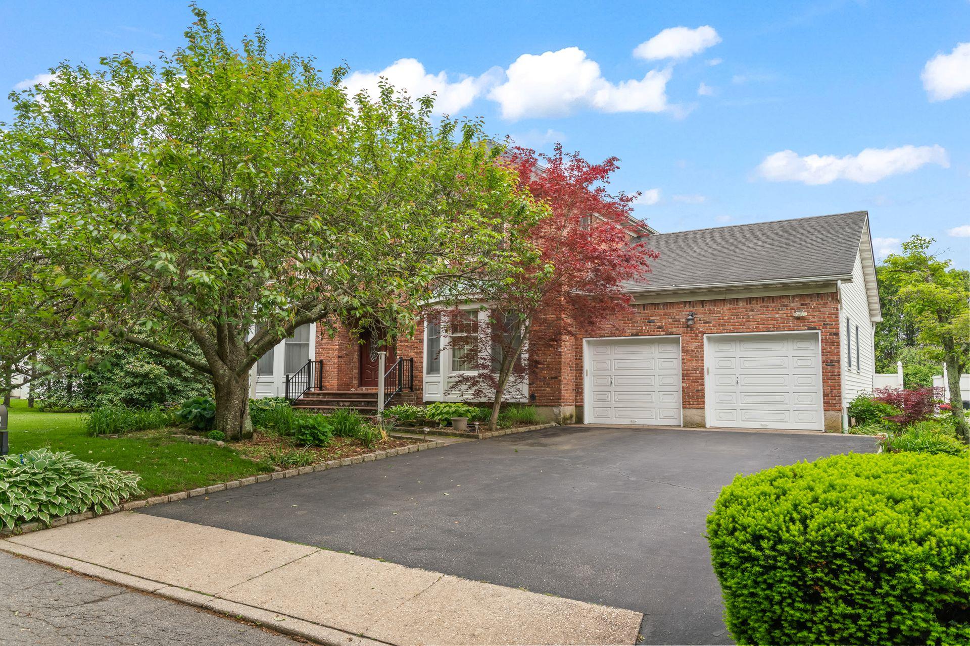 14 Battle Row, Old Bethpage, New York image 3