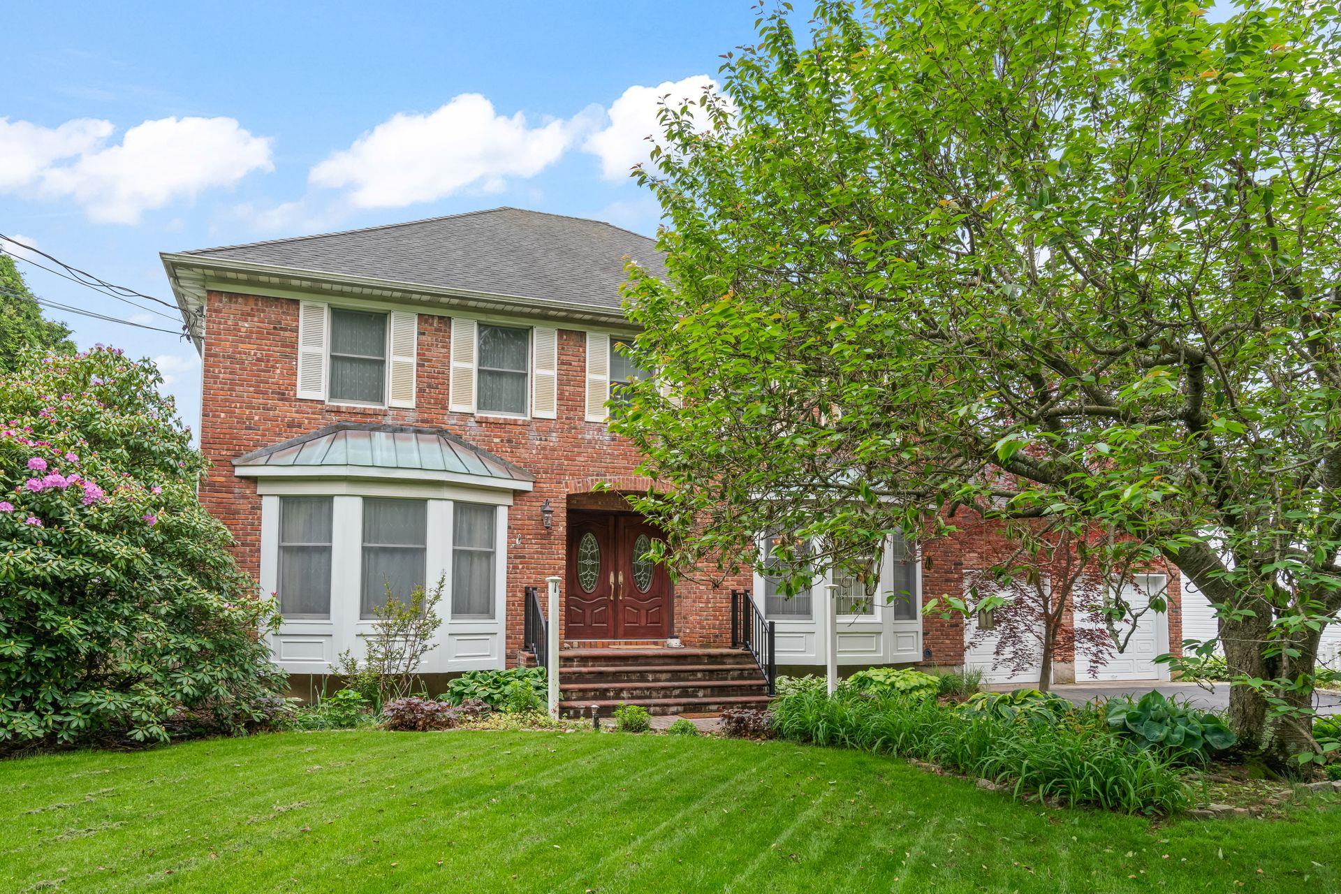 14 Battle Row, Old Bethpage, New York image 2