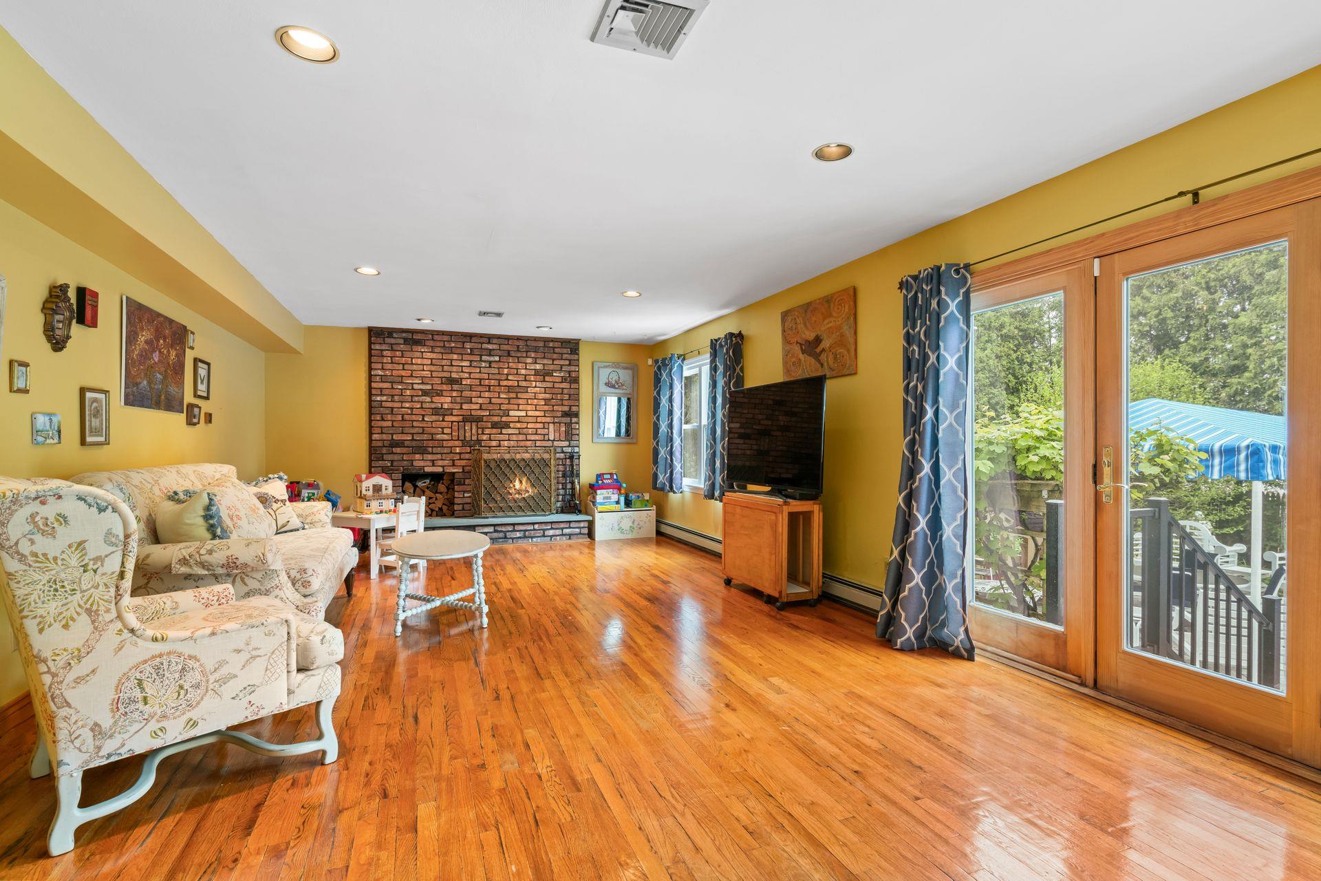 14 Battle Row, Old Bethpage, New York image 17