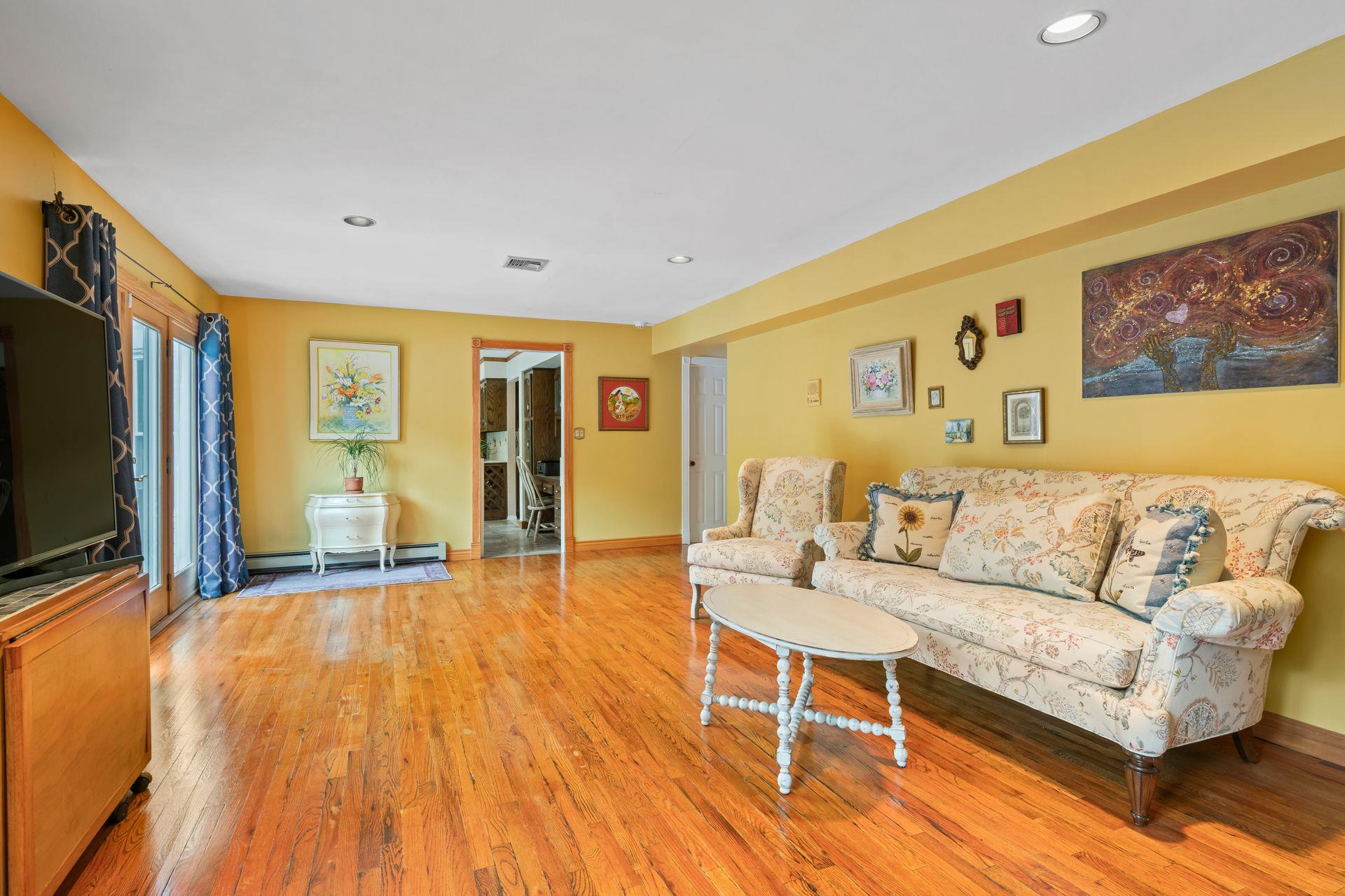 14 Battle Row, Old Bethpage, New York image 19
