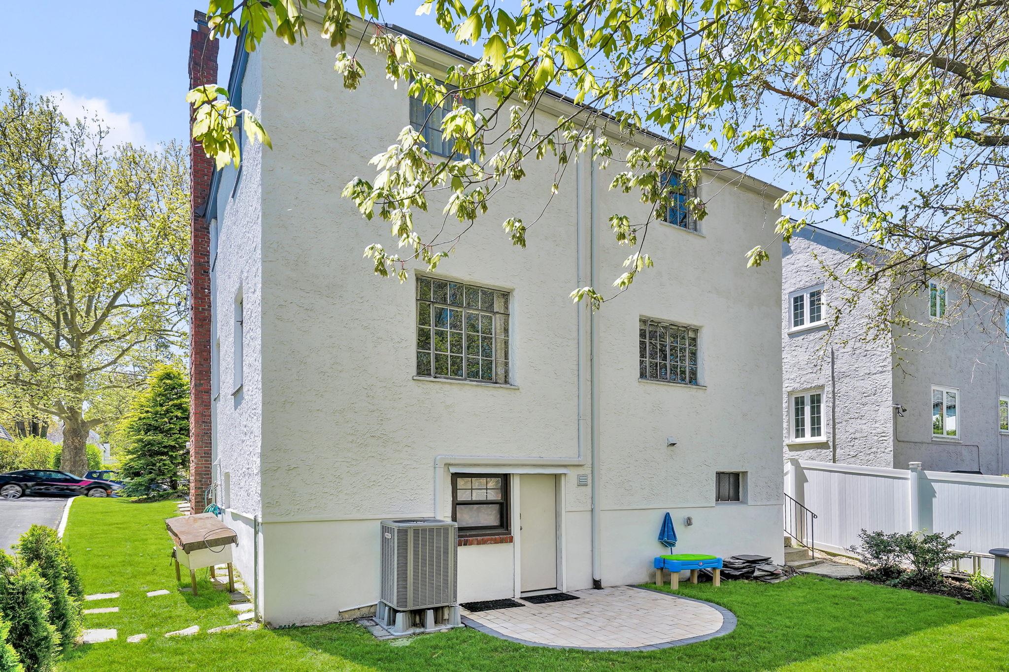 345 E Grand Street, Mount Vernon, New York image 34
