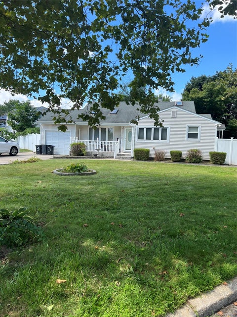 Homes For Sale - 326 Lincoln Avenue<br/> Brentwood, NY 11717