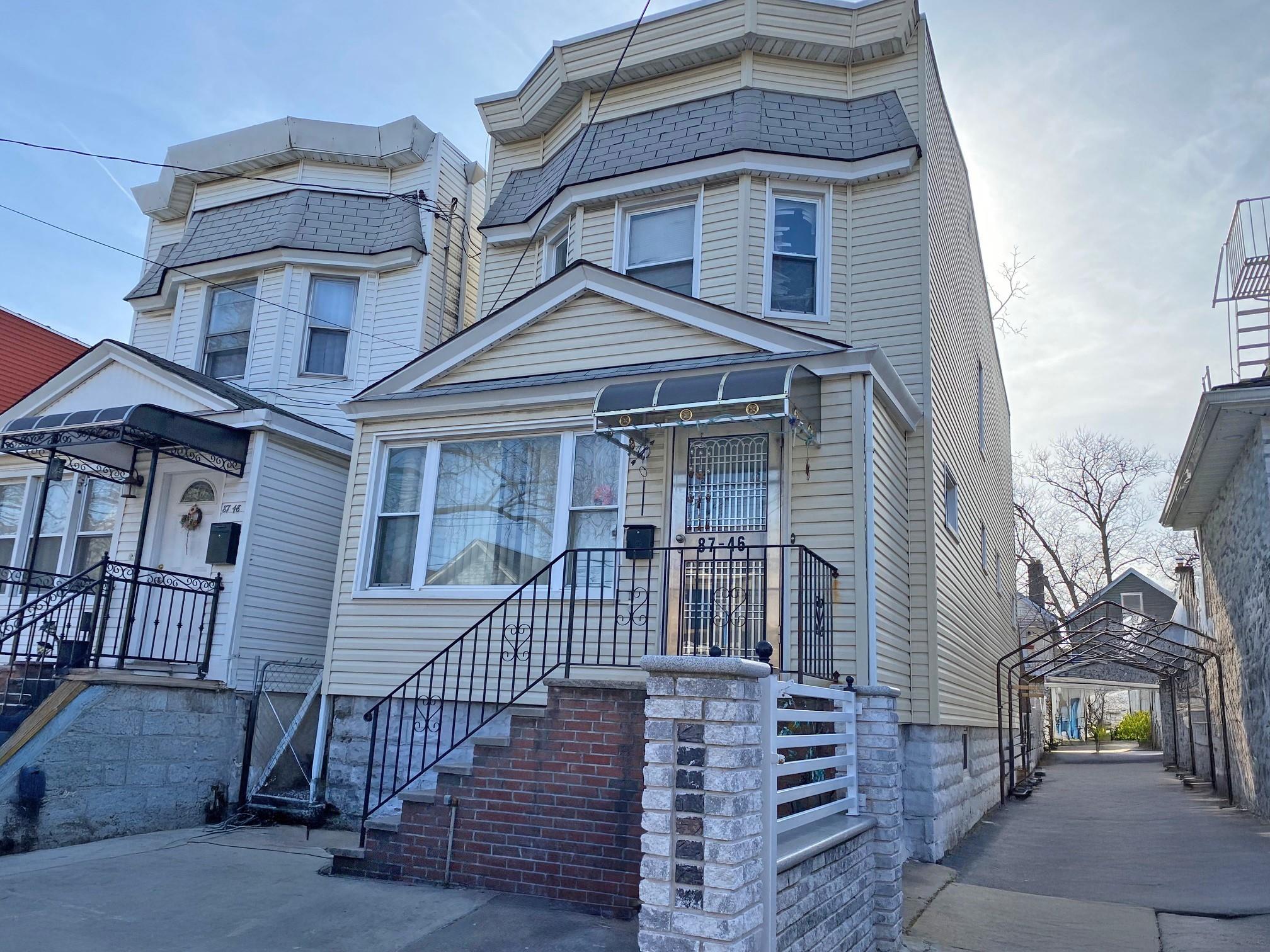 8746 109th Street, Richmond Hill, New York image 2