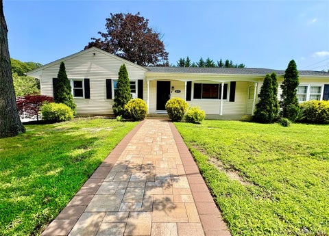 Photo of 2875 Ocean Avenue, Ronkonkoma, NY 11779 (MLS # 1029562)