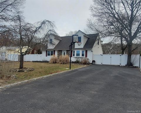 Photo of 117 N Coleman Road, Centereach, NY 11720 (MLS # 949251)