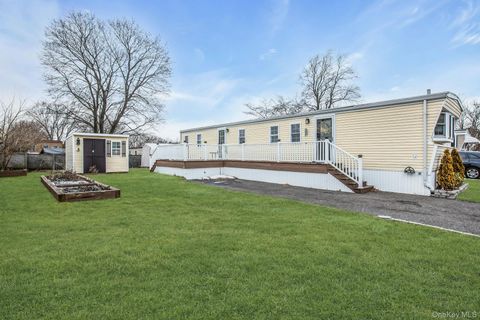 Apartment For Sale - 58 Valley Forge Drive<br/> Bohemia, NY 11716