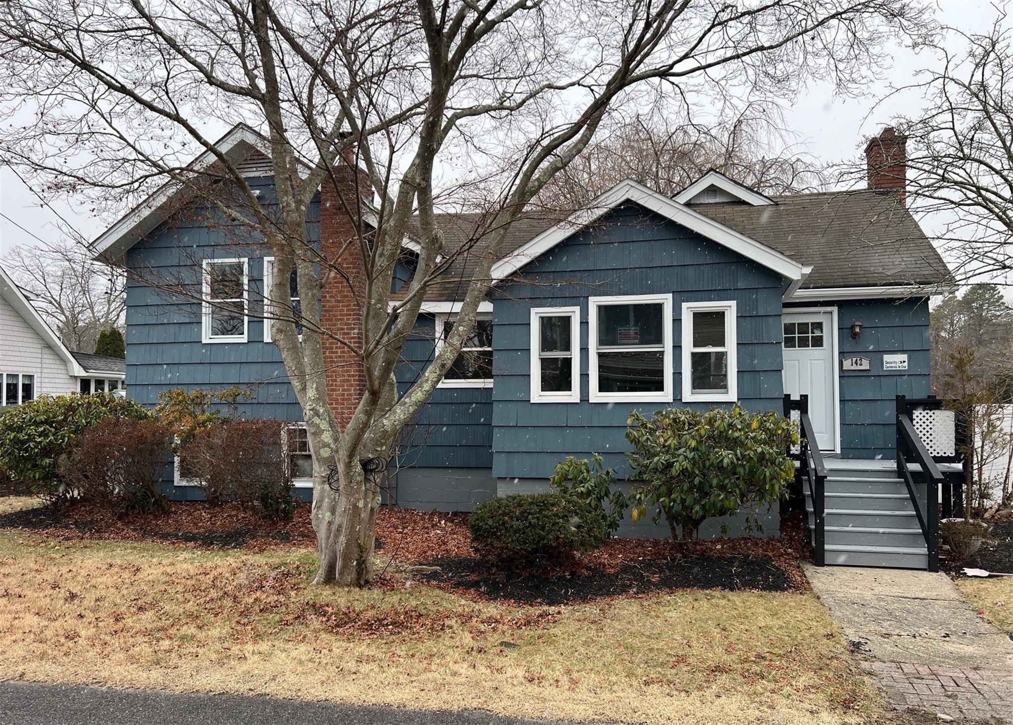 142 Saint Charles Street, Holbrook, New York image 1