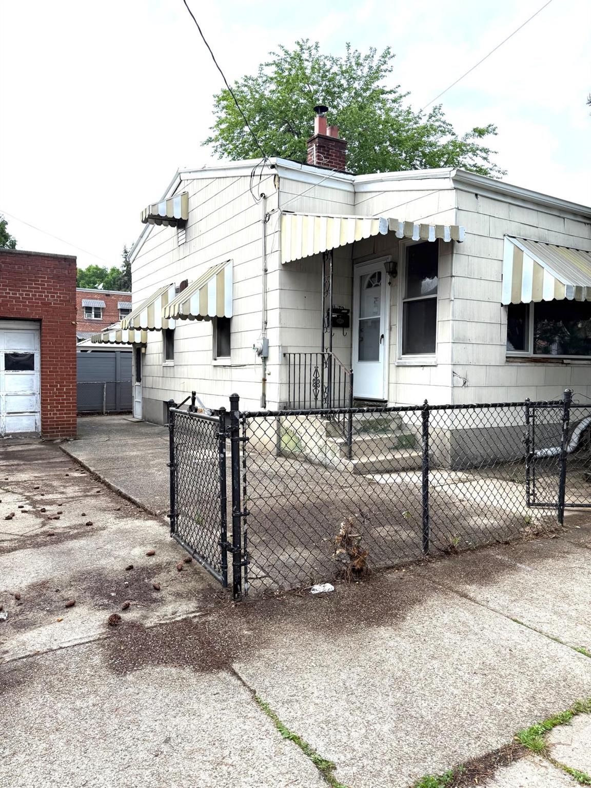 48 Street 1, Astoria, Queens, NY - 2 Bedrooms  
1 Bathrooms  
5 Rooms - 