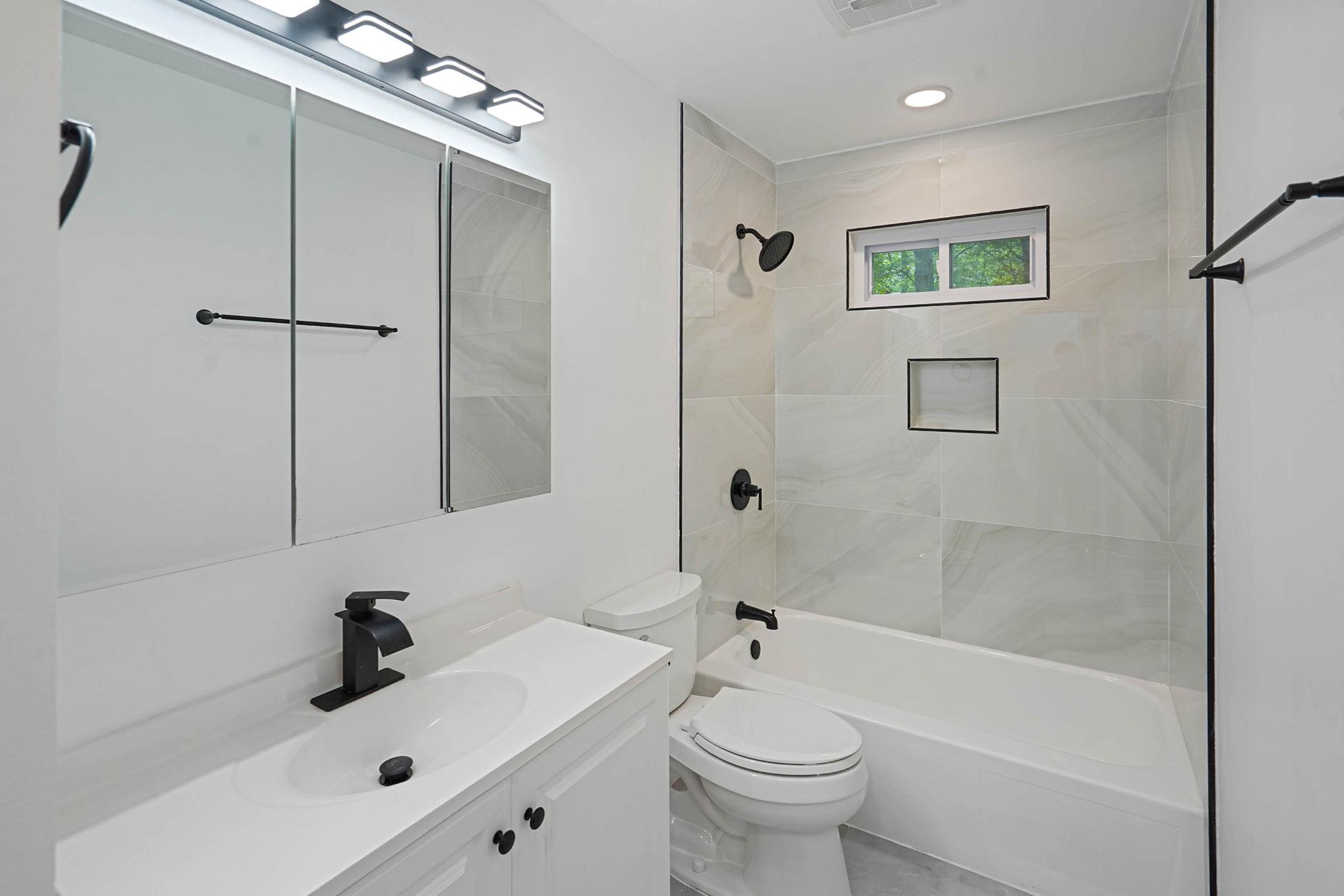 32 Patchogue Holbrook Road, Ronkonkoma, New York image 13