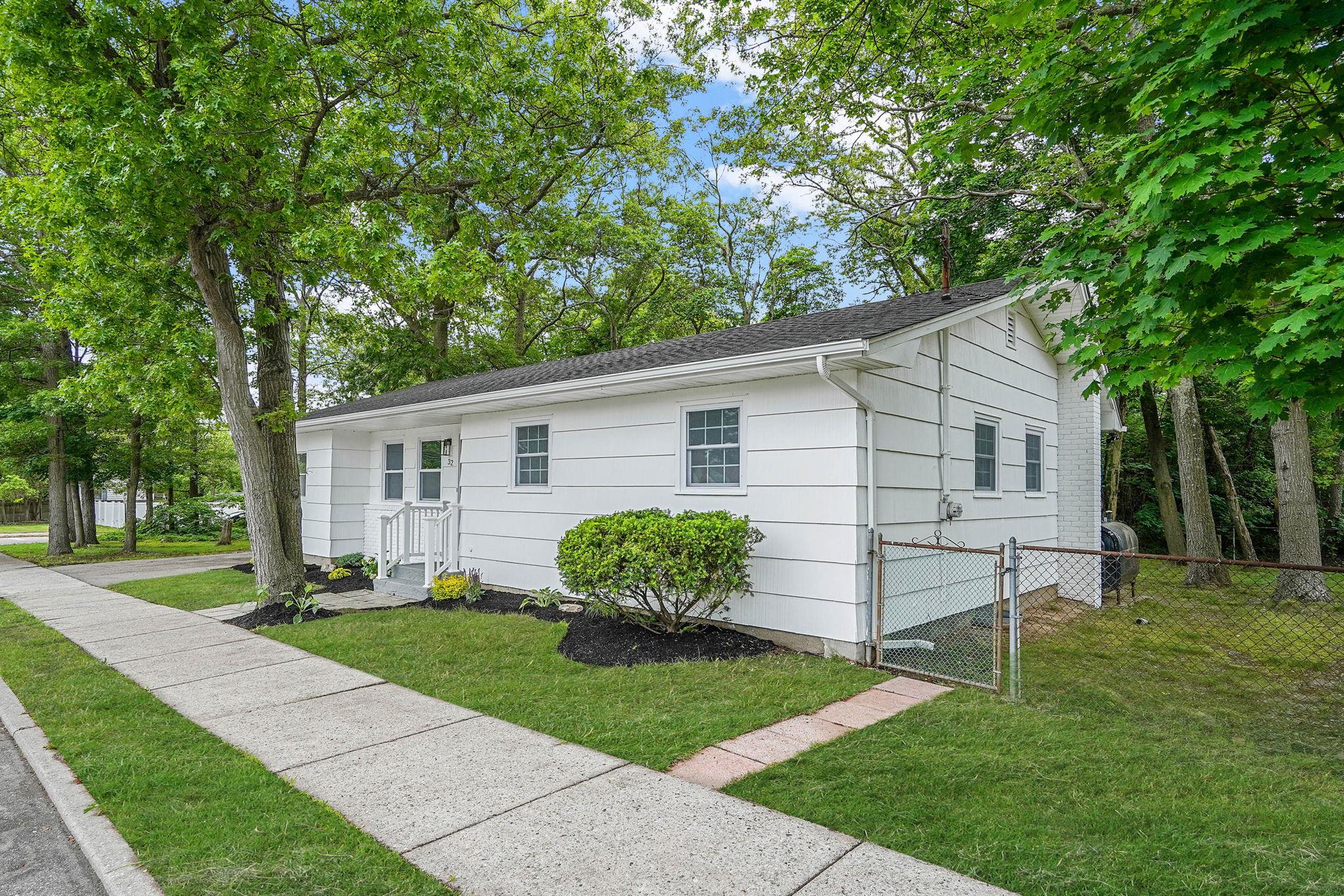 32 Patchogue Holbrook Road, Ronkonkoma, New York image 2