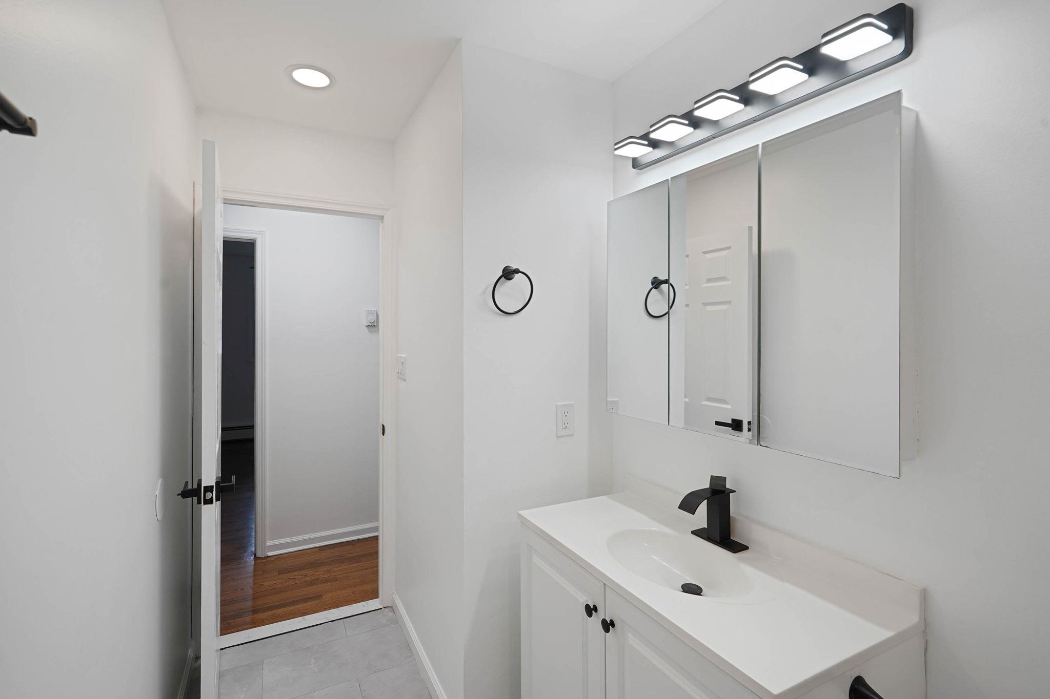 32 Patchogue Holbrook Road, Ronkonkoma, New York image 17