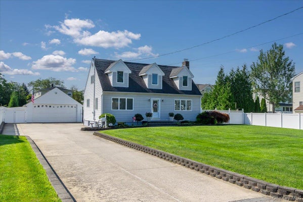 34 FARMERS AVE, LINDENHURST, NY 11757 - Image d6c8d1113710bbebeaaa2deb7b2e008c/1237509376