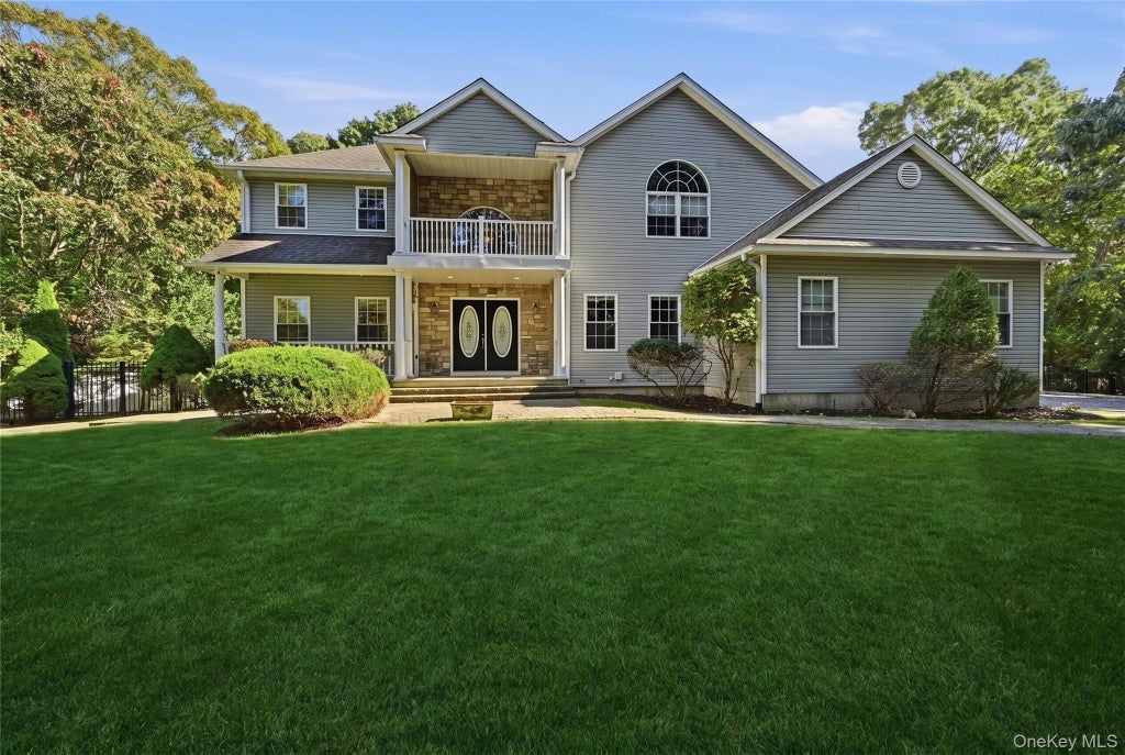 Photo of 23 Moss Creek Lane, East Patchogue, NY 11772 (MLS # 1062088)